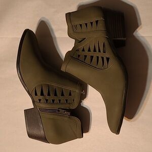 Women's SODA Ankle Boots NWT